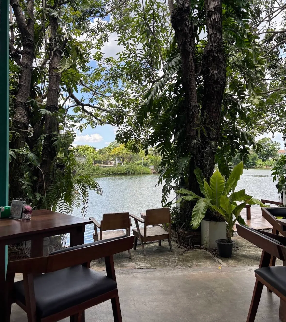 DADDYDO LAKEVIEW CAFE